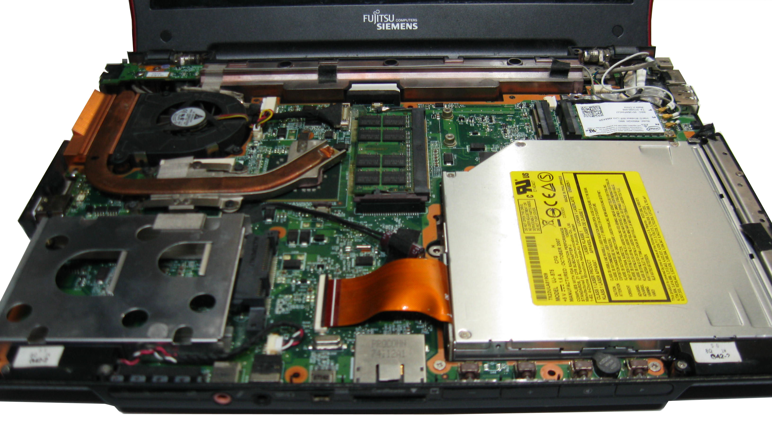 Wnętrze typowego laptopa Fujitsu-Siemens